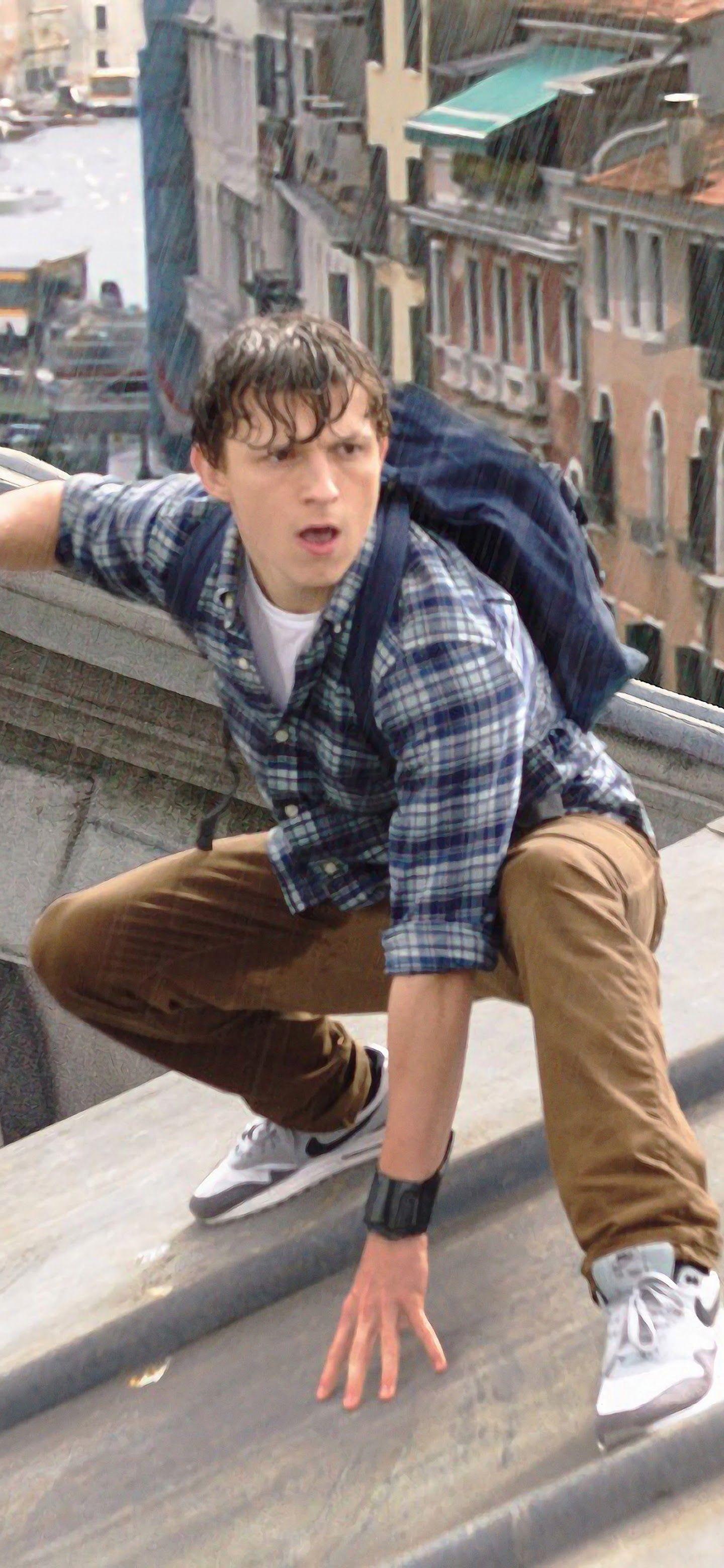 1440x3120 Spider Man: Far From Home Peter Parker Tom Holland 4K Wallpaper