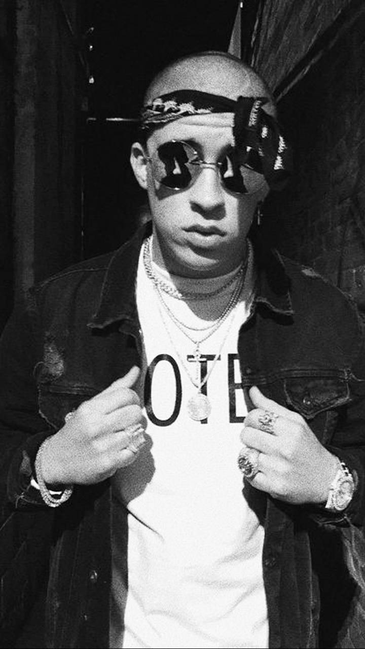 720x1280 Bad Bunny Wallpaper