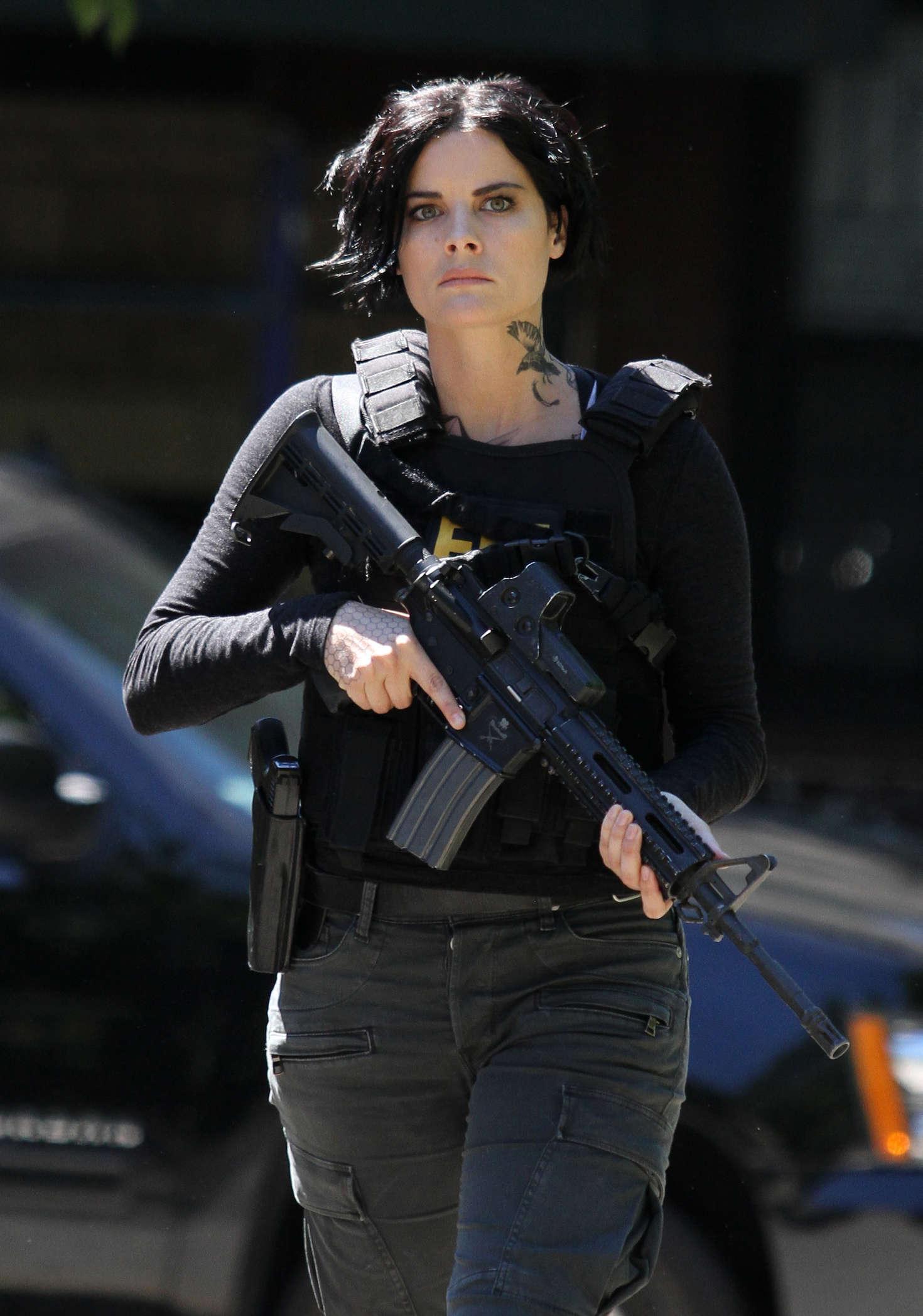 1470x2095 Jaimie Alexander Filming On The Set Of Blindspot