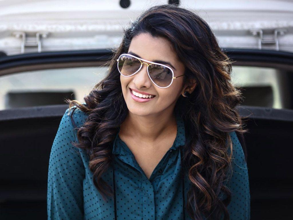 1024x768 Priya Bhavani Shankar HQ Wallpaper. Priya Bhavani Shankar