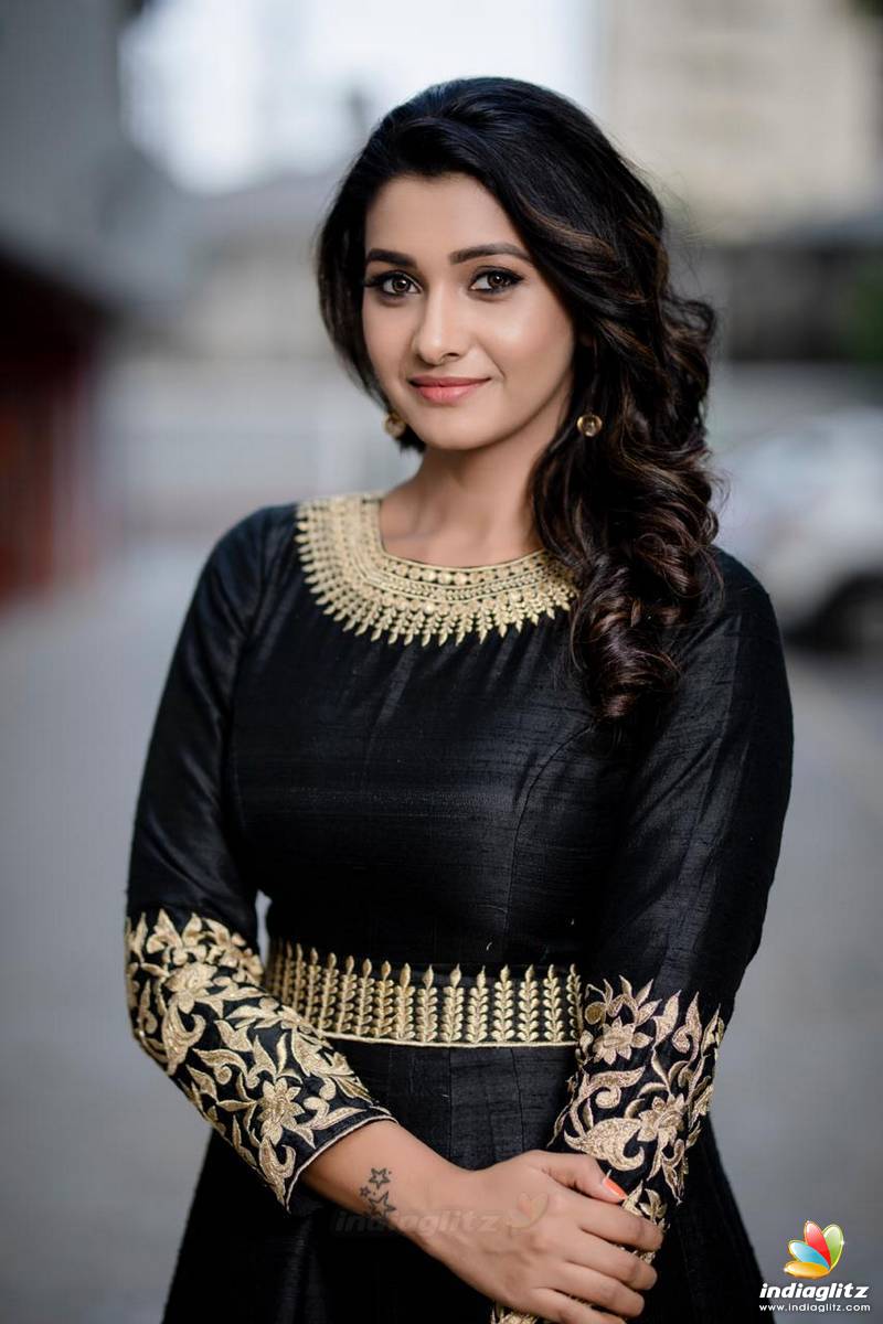 800x1200 Priya Bhavani Photo Actress photo, image, gallery