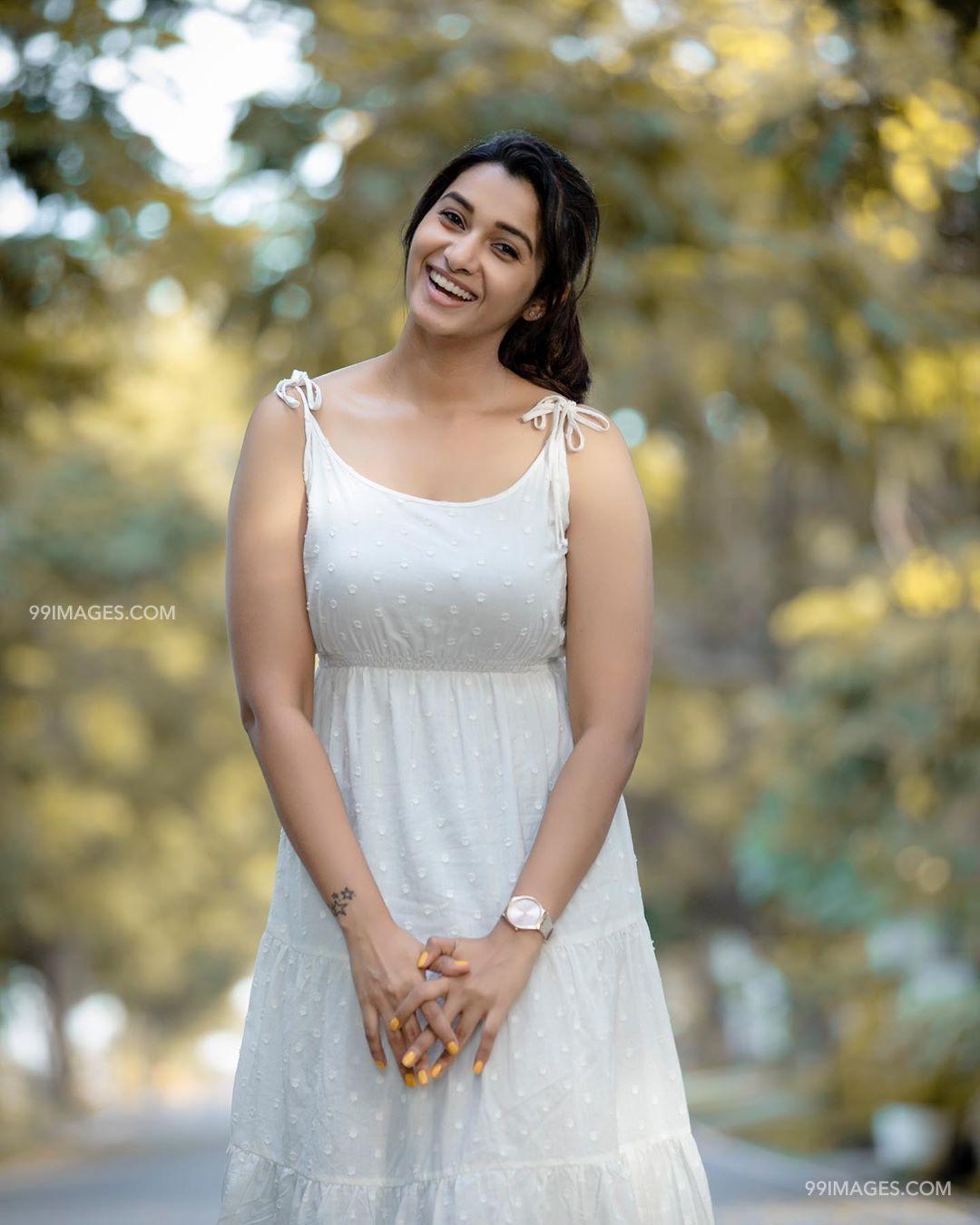 1080x1349 Priya Bhavani Shankar Latest Hot HD Photo / Wallpaper 4k, 1080p