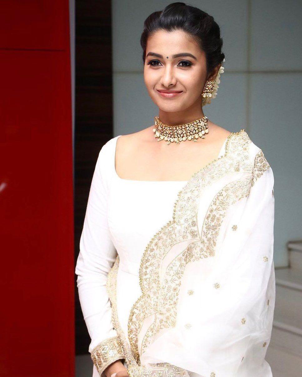 967x1209 Priya Bhavani Shankar Photo: Latest Priya Bhavani Shankar Image