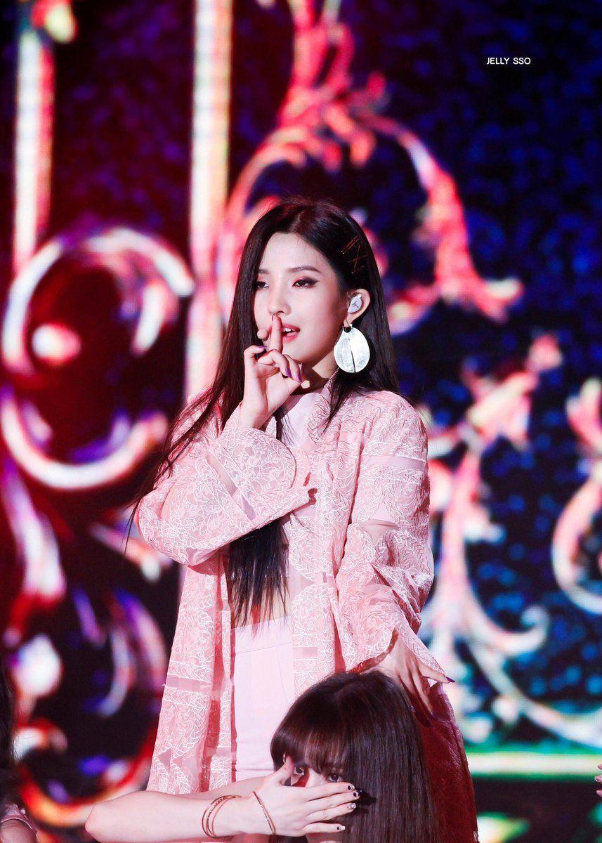 Soyeon Wallpapers - Top Free Soyeon Backgrounds - WallpaperAccess