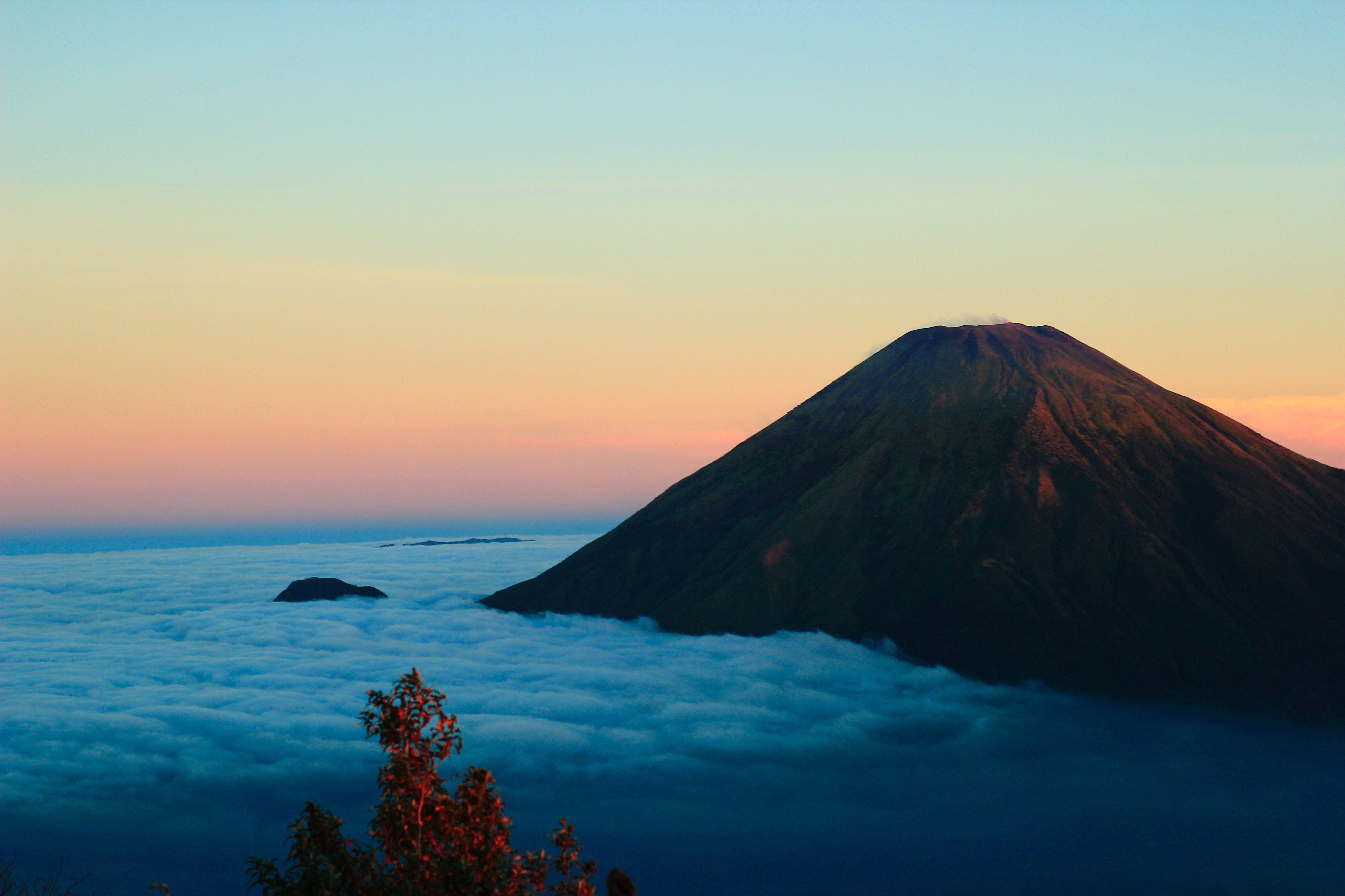 Gunung Wallpapers - Top Free Gunung Backgrounds - WallpaperAccess