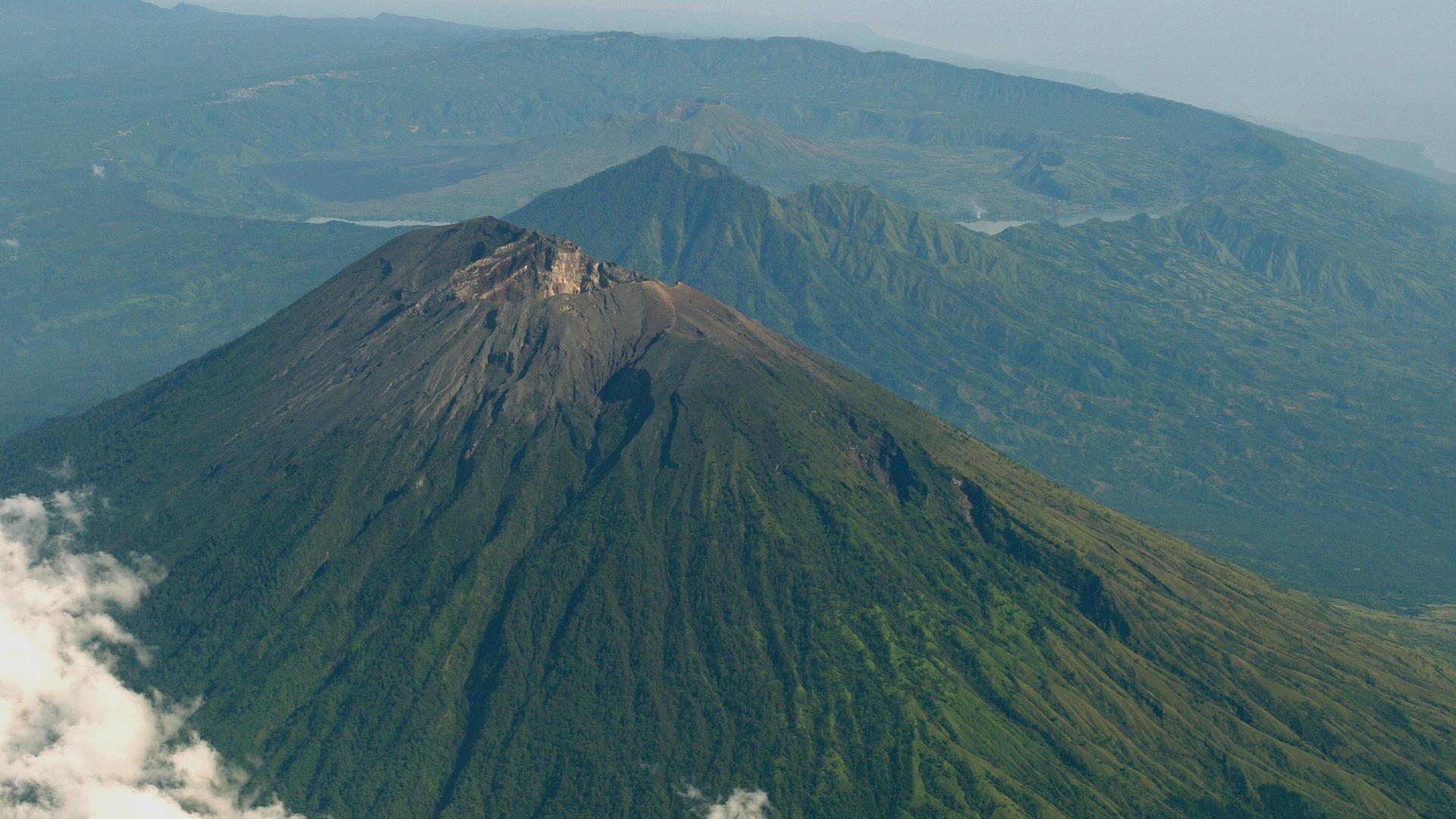 Gunung Wallpapers - Top Free Gunung Backgrounds - WallpaperAccess