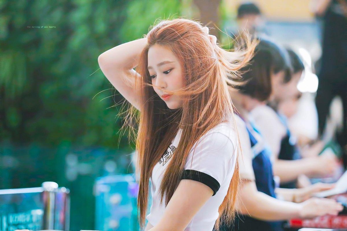 1200x800 Minju IZONE Wallpaper