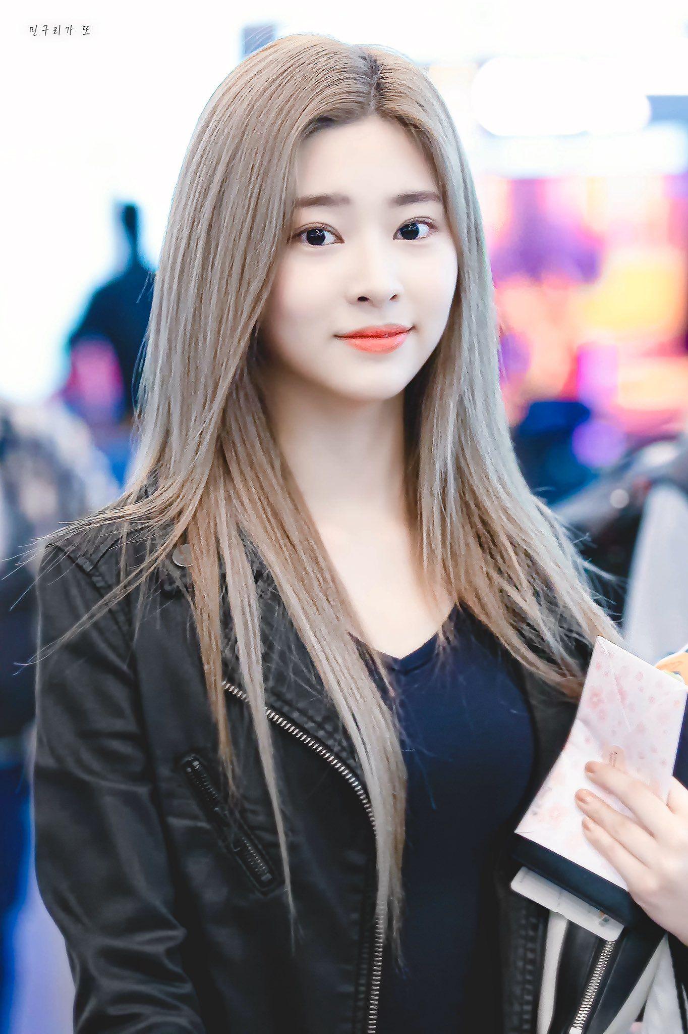 1364x2048 Wallpaper Heaven: Minju