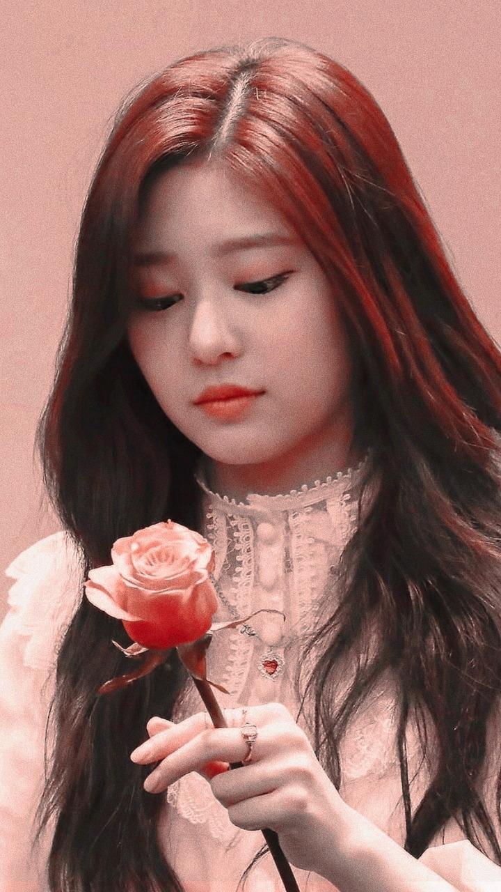 720x1280 Kim Minju Wallpaper