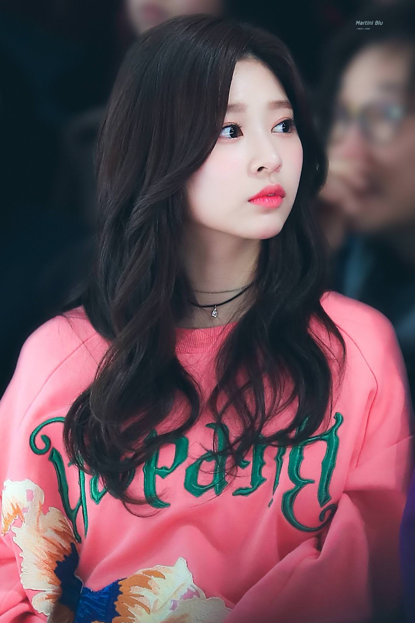 1366x2048 Kim Minjoo Wallpaper