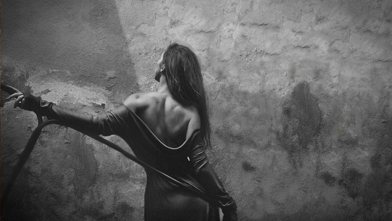1360x768 Black Women Artistic Photography Wallpaper