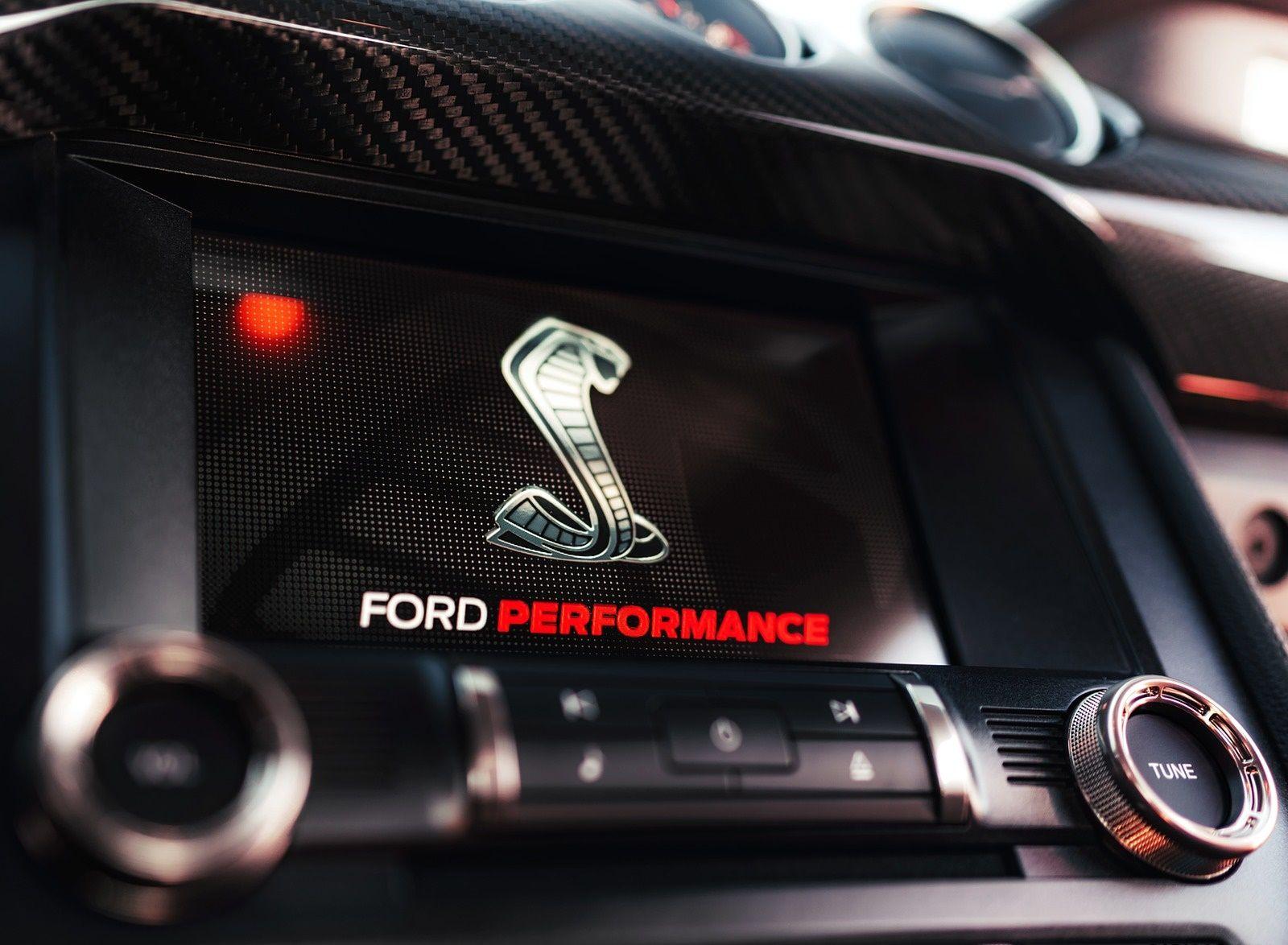 1600x1174 Ford Mustang Shelby GT500 Central Console Wallpaper 115