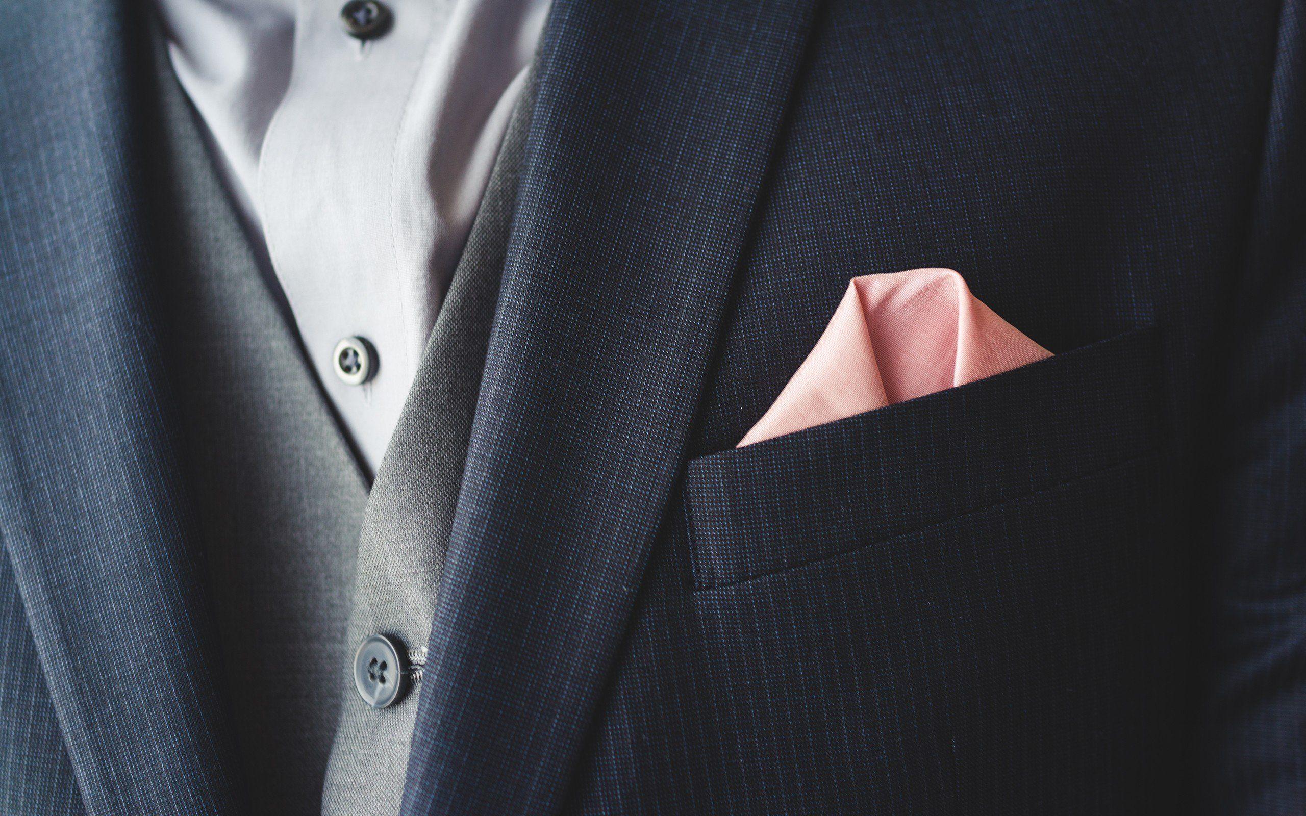 2560x1600 Suit like a boss wallpaperx1600