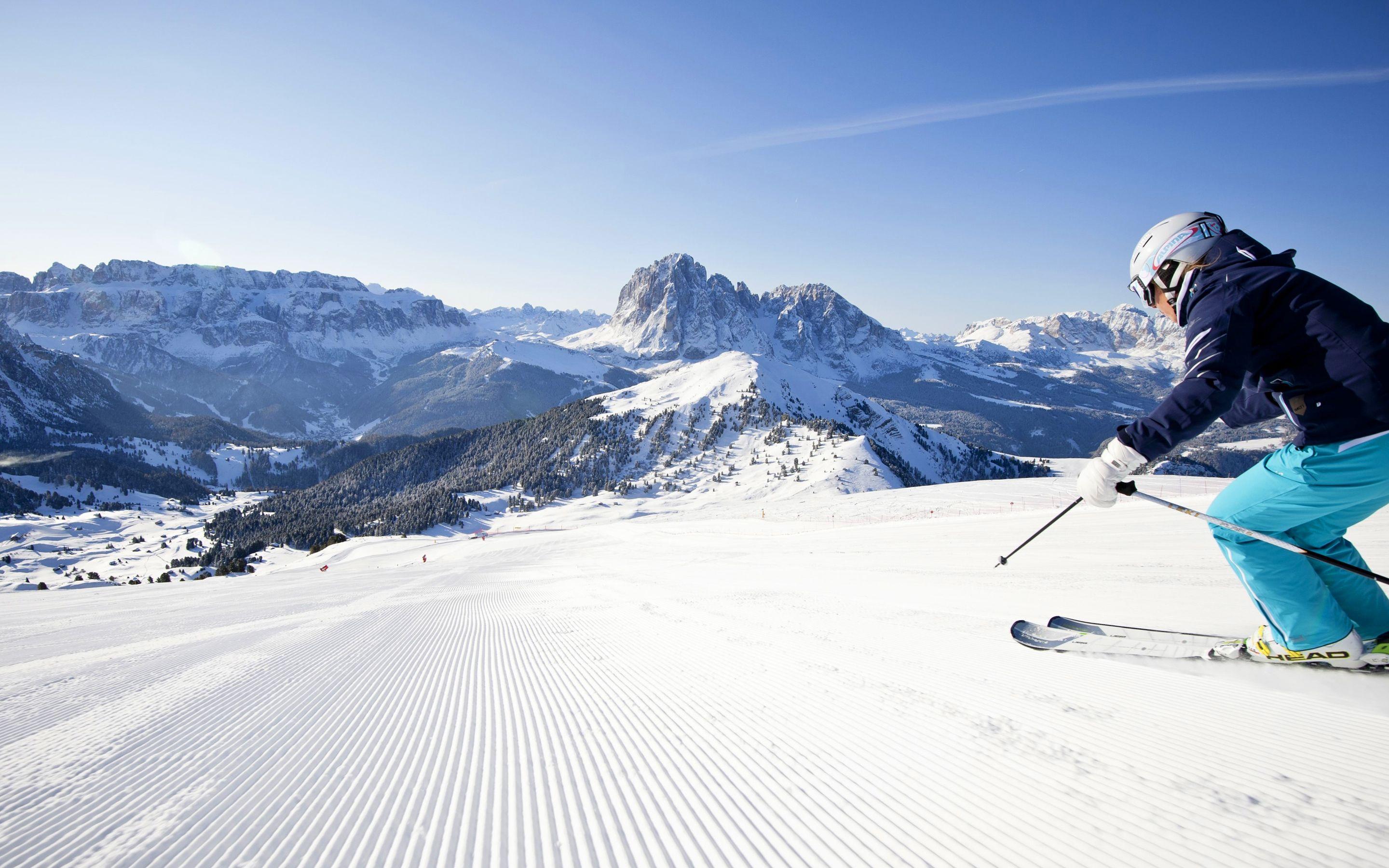 Ostrich Snow Skiing