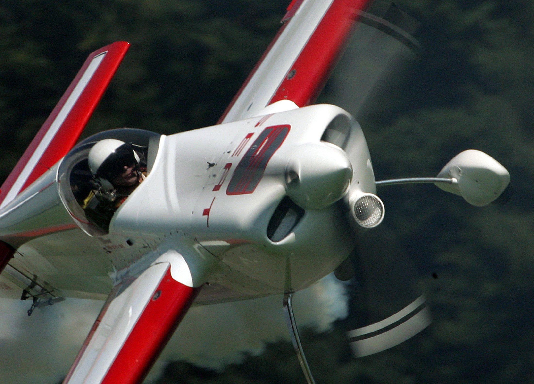 2200x1580 Red Bull Air Race Wallpaper