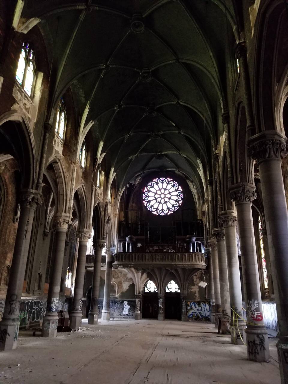 960x1280 Abandoned church wallpaper