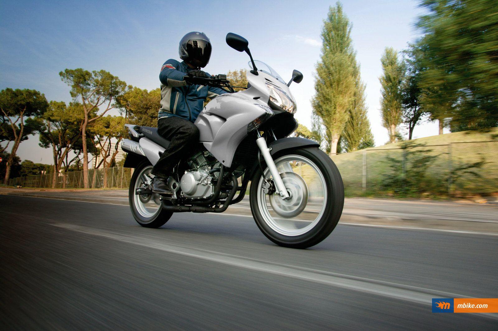 1600x1065 Honda XL 125 V (Varadero) Wallpaper
