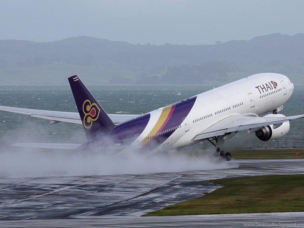 1024x768 Boeing 777 200ER Of Thai Airways Wet Landing Aircraft Wallpaper