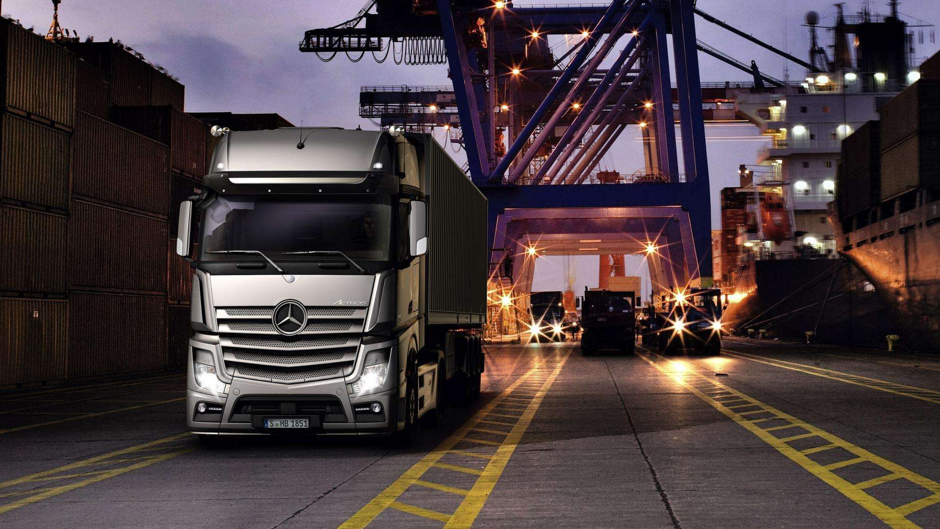 1920x1080 Mercedes Truck Wallpaper
