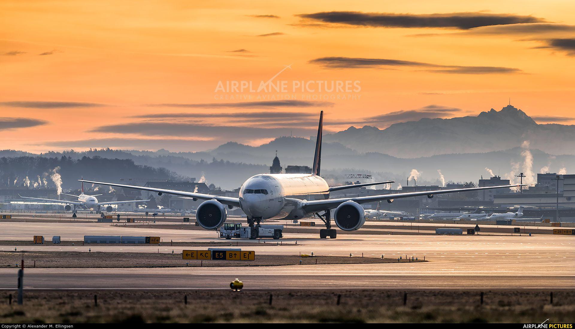 1920x1099 HS TKY Airways Boeing 777 300ER At Zurich. Photo ID 864629