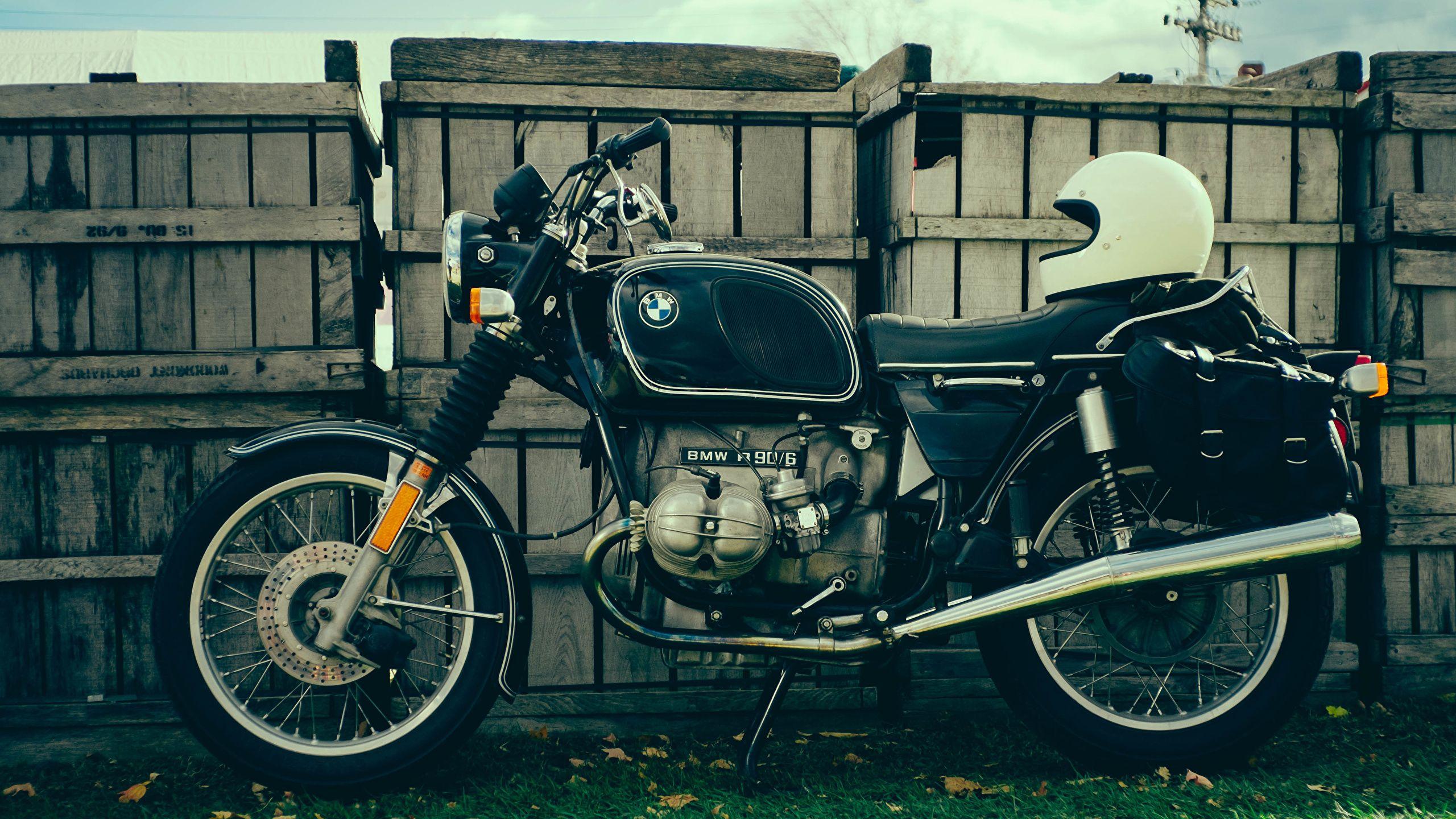 2560x1440 Desktop Wallpaper BMW Helmet R90 6 Retro 2560x1440