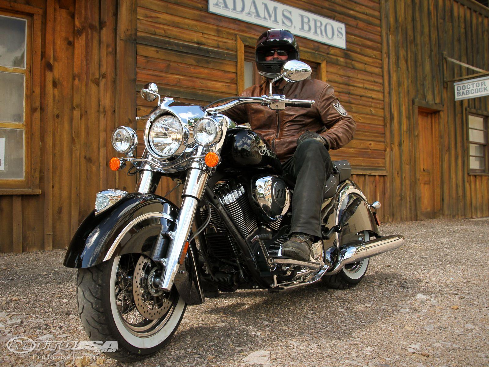 1600x1200 Indian Chief Classic pic 10