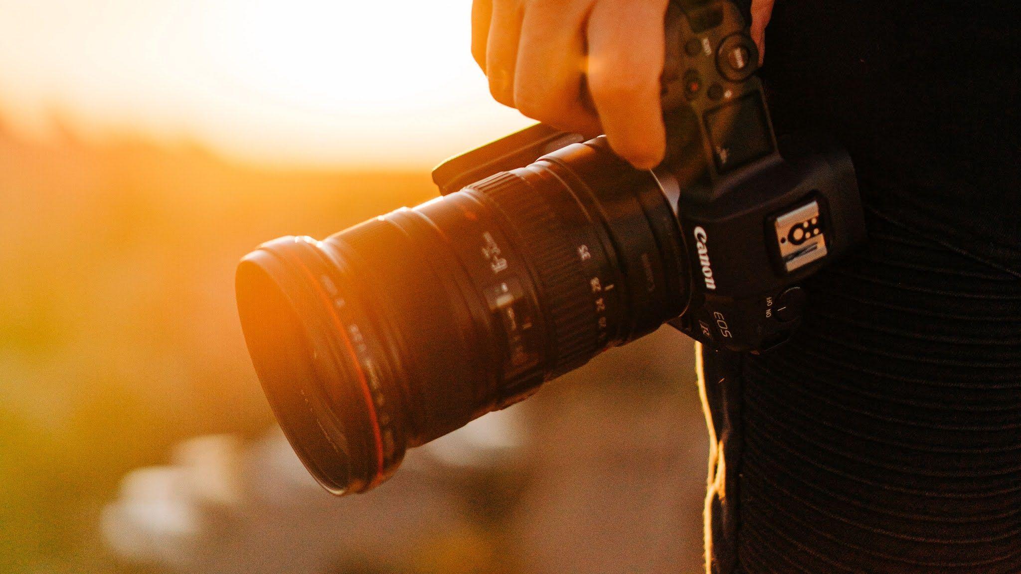 2048x1152 Wallpaper Sunlight, Camera, Pphotographer