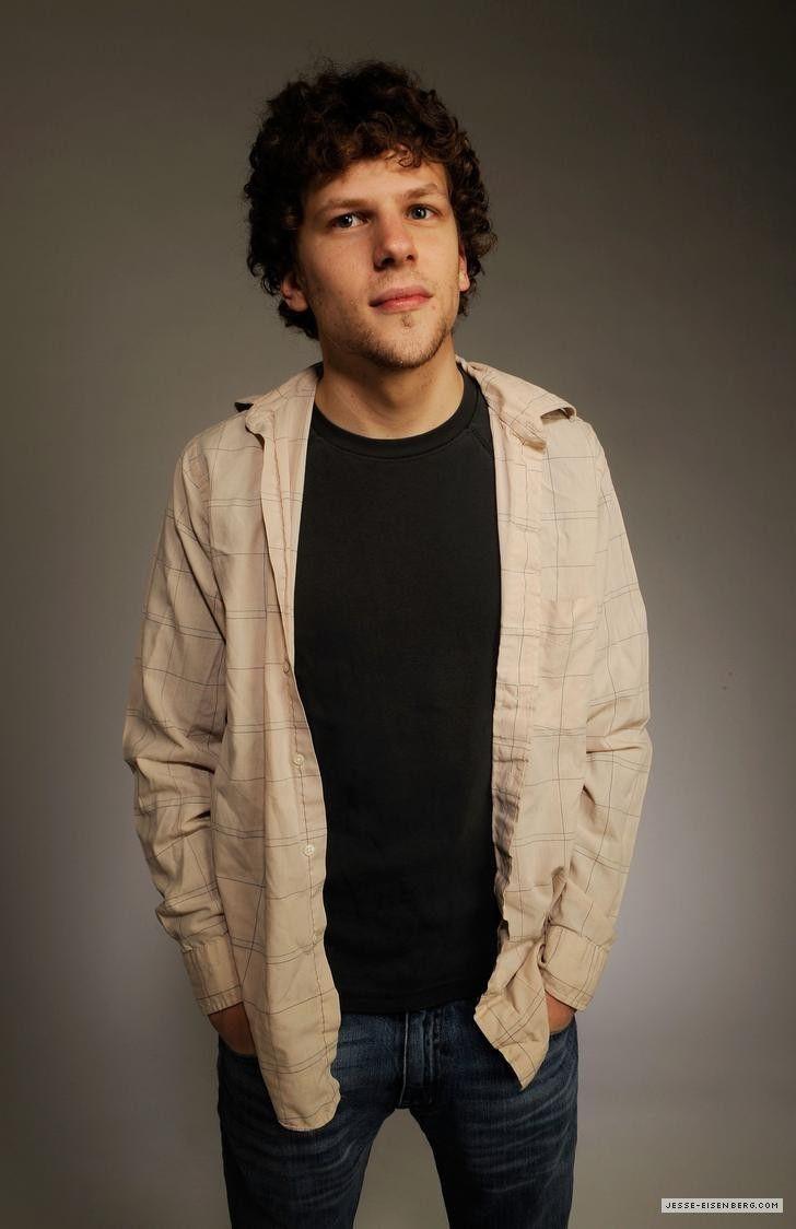 728x1124 jesse Eisenberg Photo