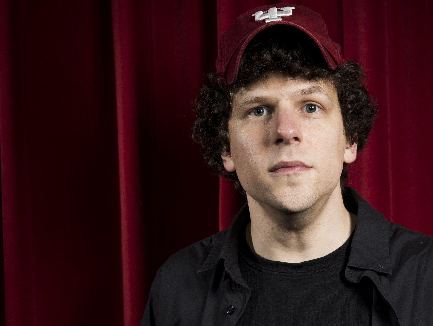1656x1248 Jesse Eisenberg on why he's not on social media