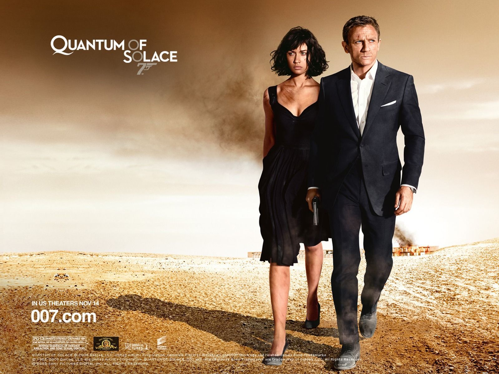 1600x1200 Bond Girl Wallpaper