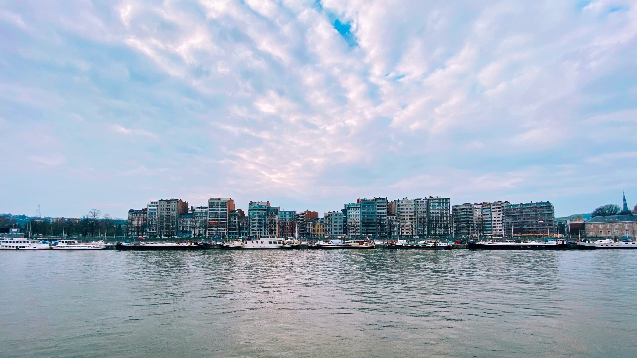 2560x1440 Liège Area Guide