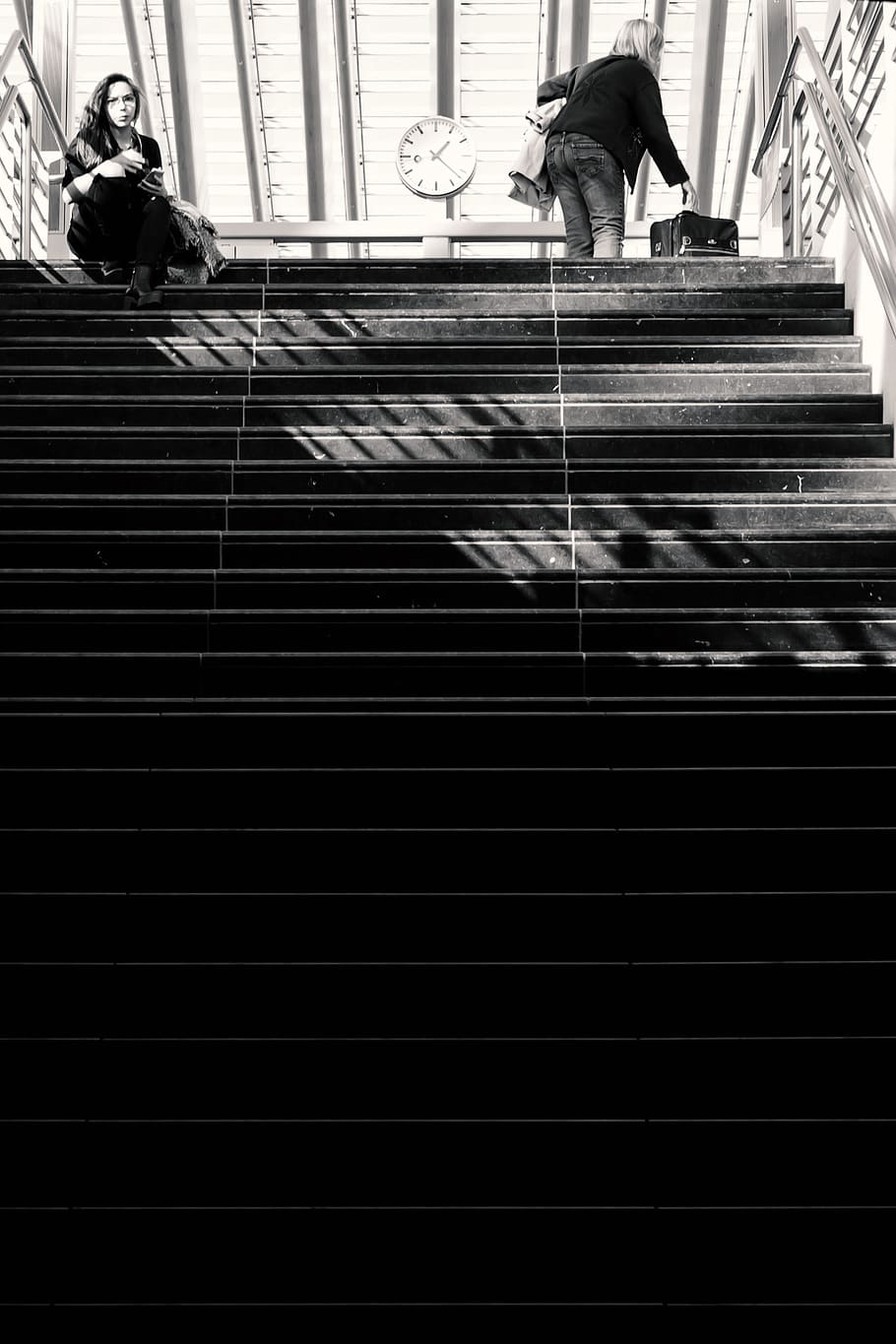 910x1365 HD Wallpaper: Belgium, Liège, Liege Guillemins, White, Stairs, Woman, Blackandwhite