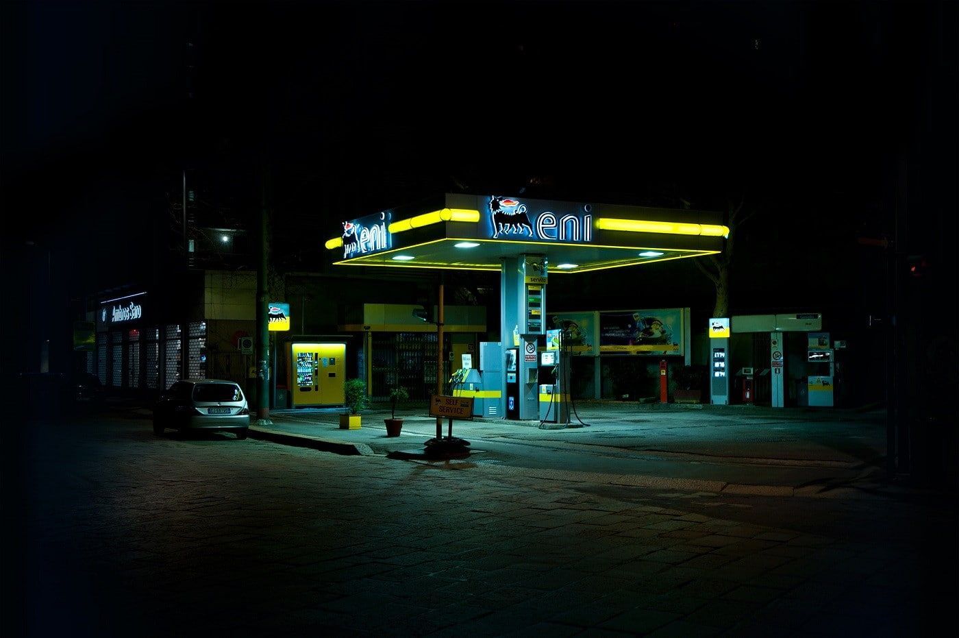 1400x931 Service Station Wallpaper