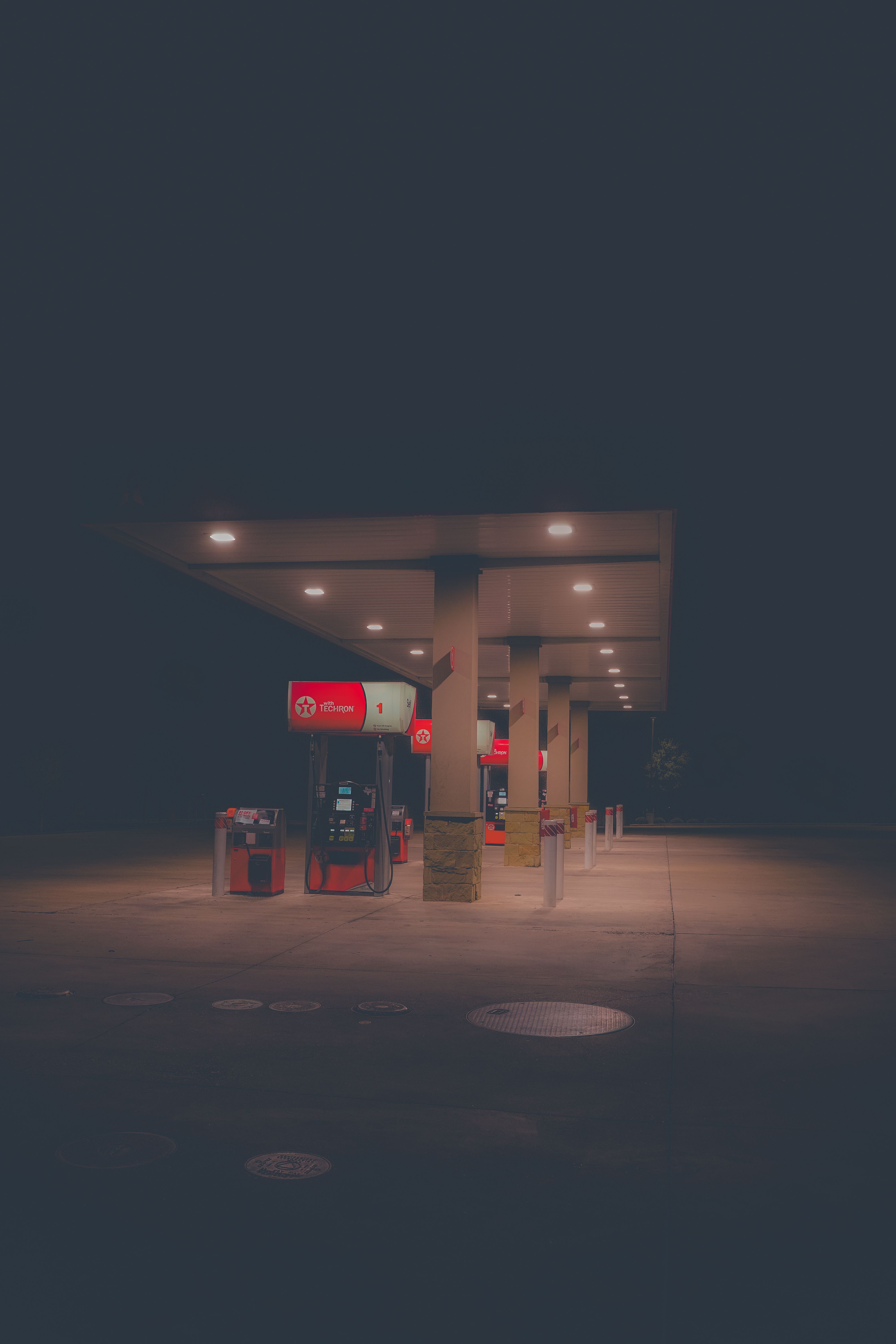 4000x6000 Petrol Station at Night · Free