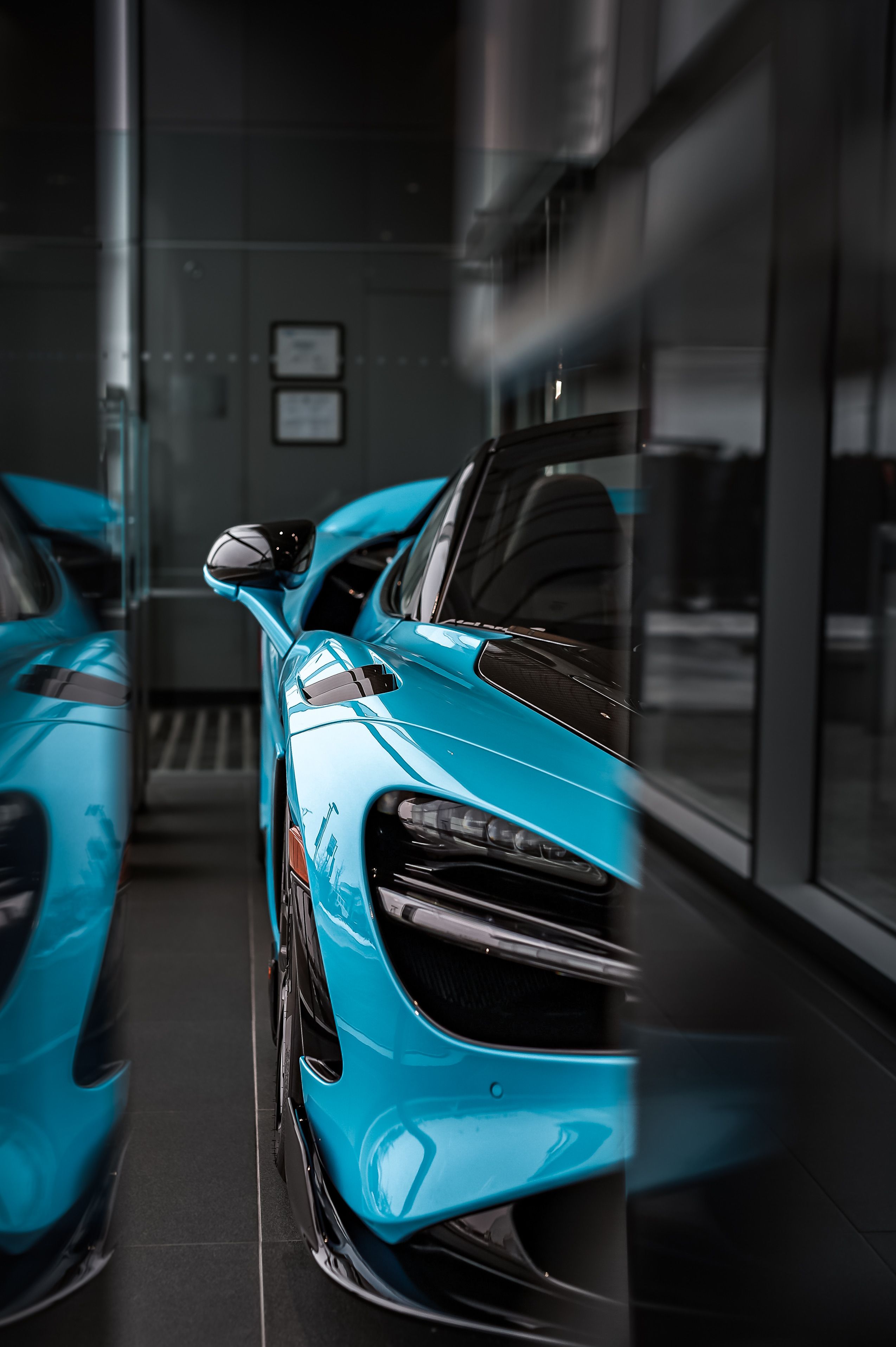 2548x3829 Blue McLaren 765LT · Free