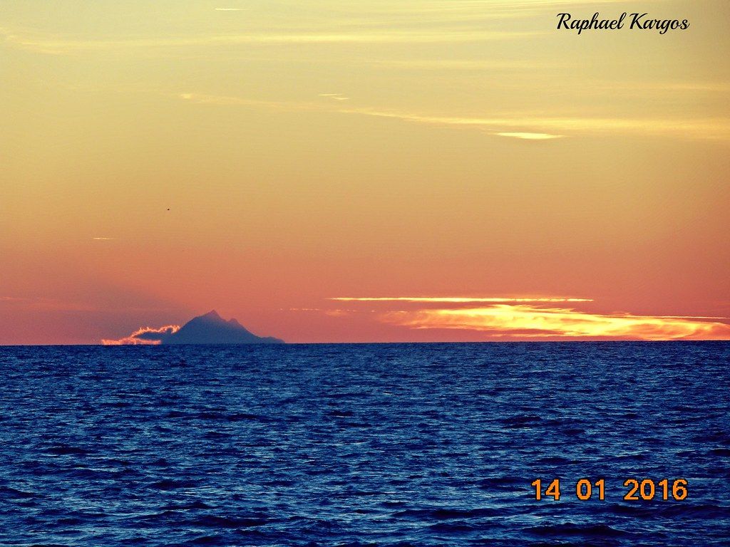 1024x768 Mount Athos from Alexandroupolis and sunset