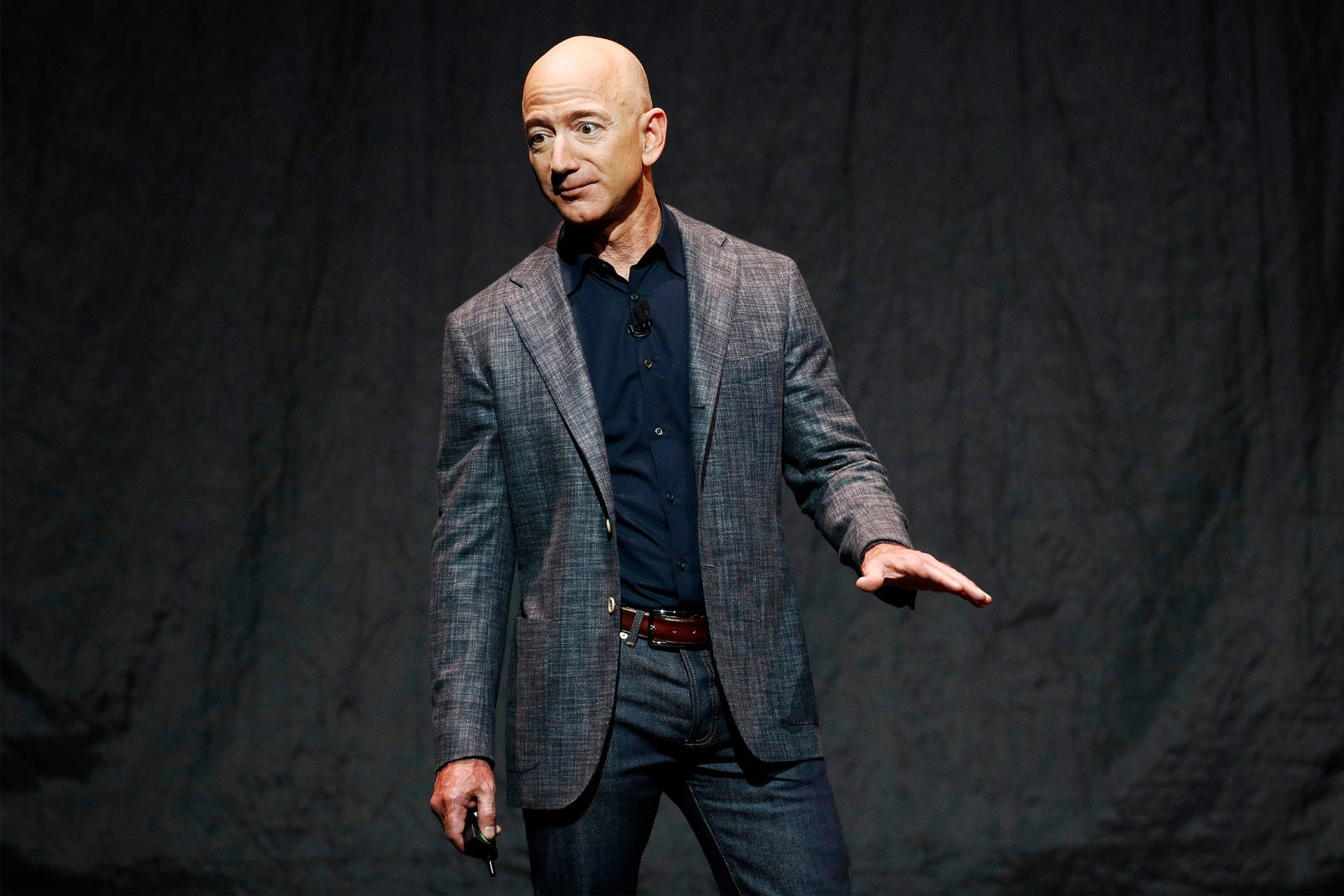 1920x1280 Download free Jeff Bezos On Dark Backdrop Wallpaper