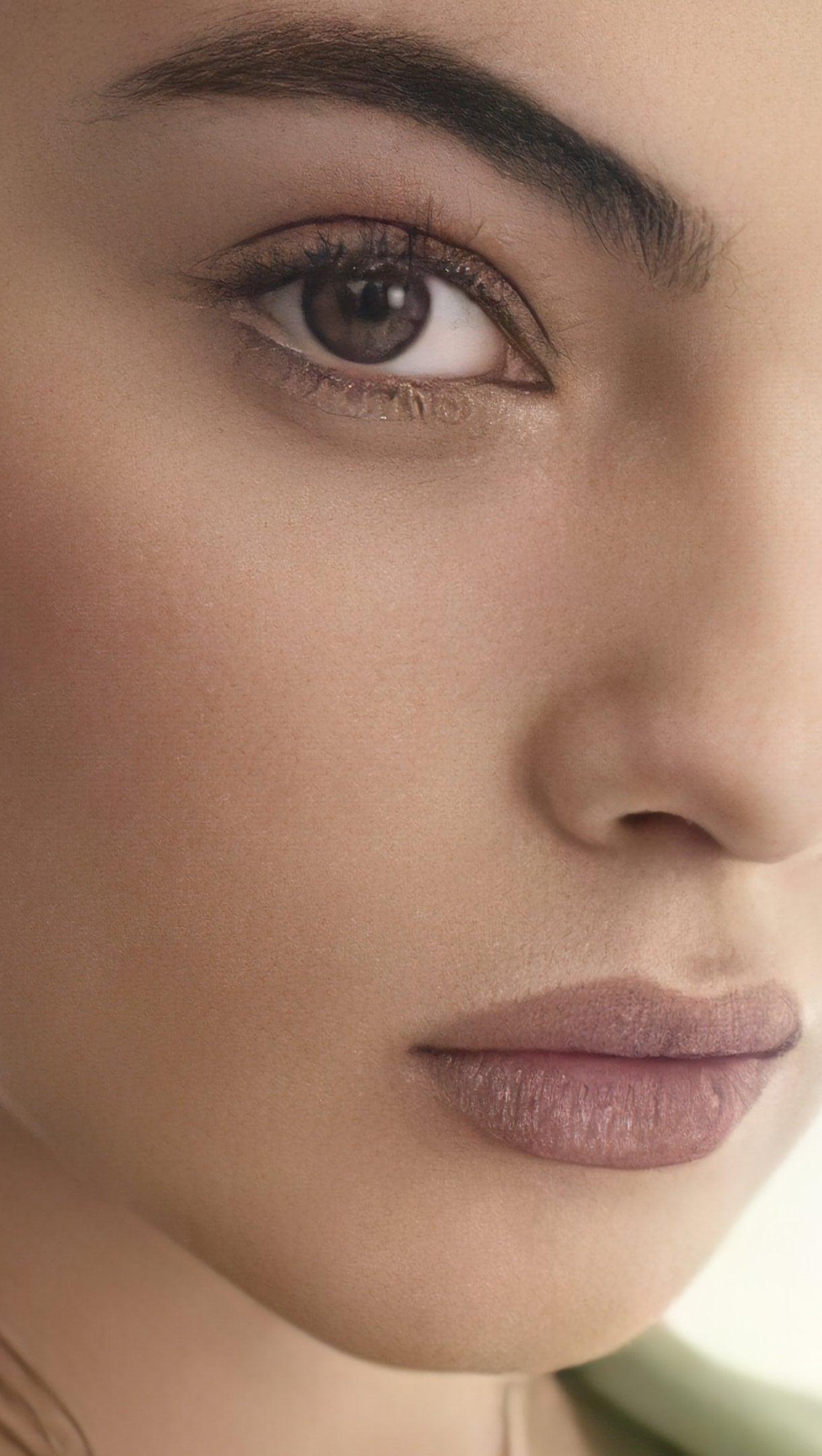 1220x2160 Deva Cassel Wallpaper 4K for iPhone and Mobile Phone