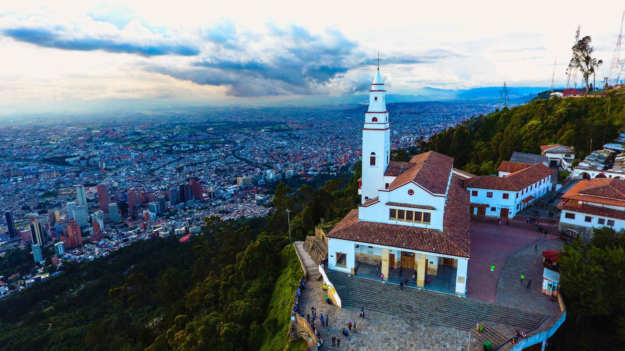 2560x1440 Monserrate, la terraza de Bogotá