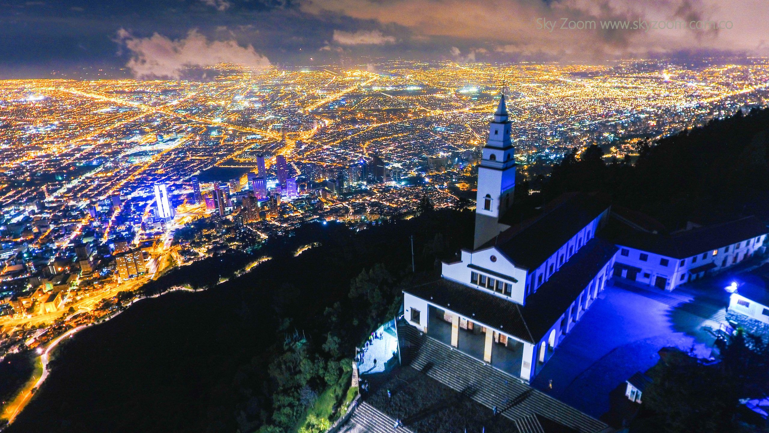 2560x1440 Cerro de Monserrate