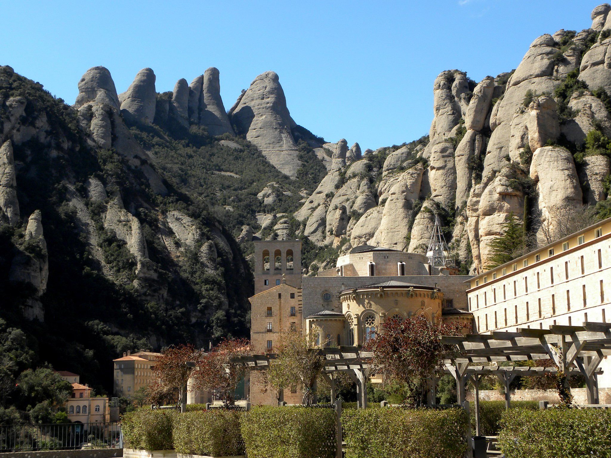 2048x1536 Montserrat Wallpaper