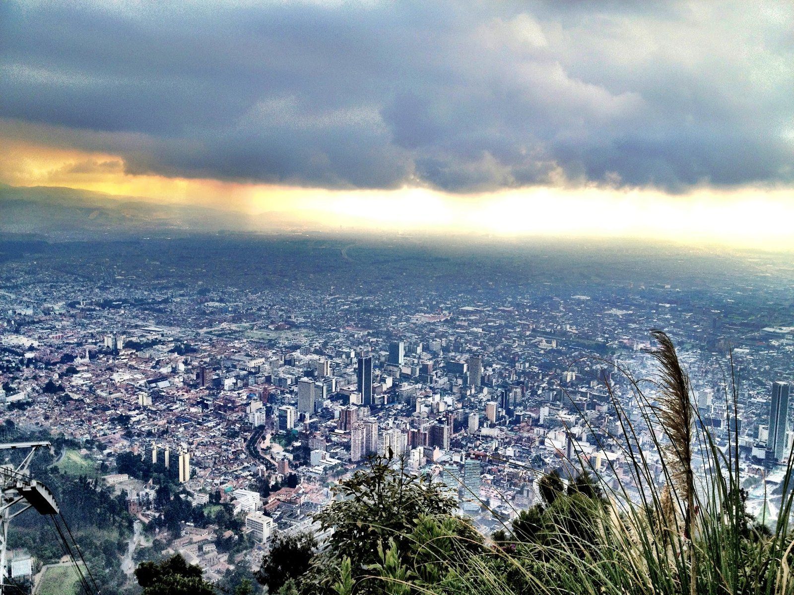 1600x1200 Bogota Monserrate View Candalaria