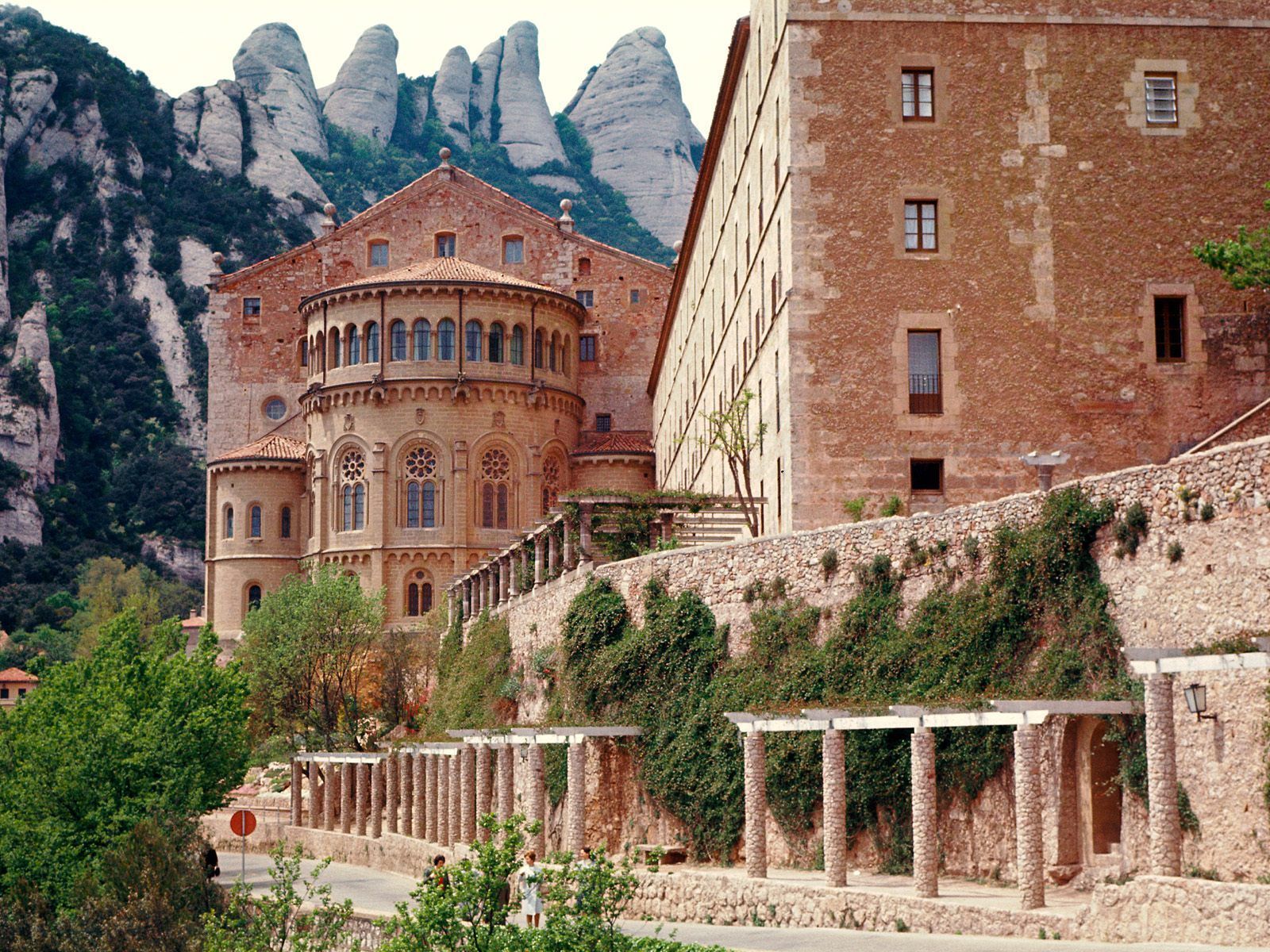 1600x1200 Montserrat Wallpaper
