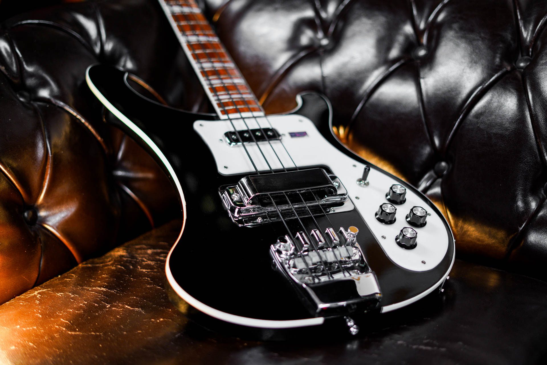 1920x1280 Rickenbacker 4003 bass in Jetglo Gear Giveaway