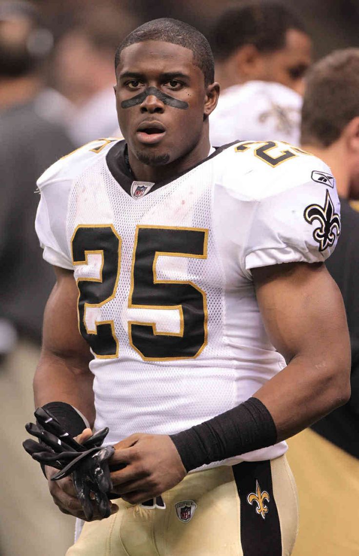 736x1140 Reggie Bush is fine