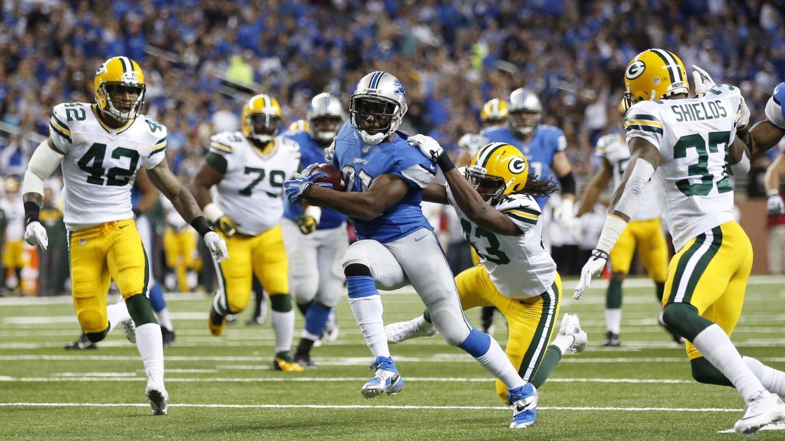 1600x900 Reggie Bush rushed to football fame