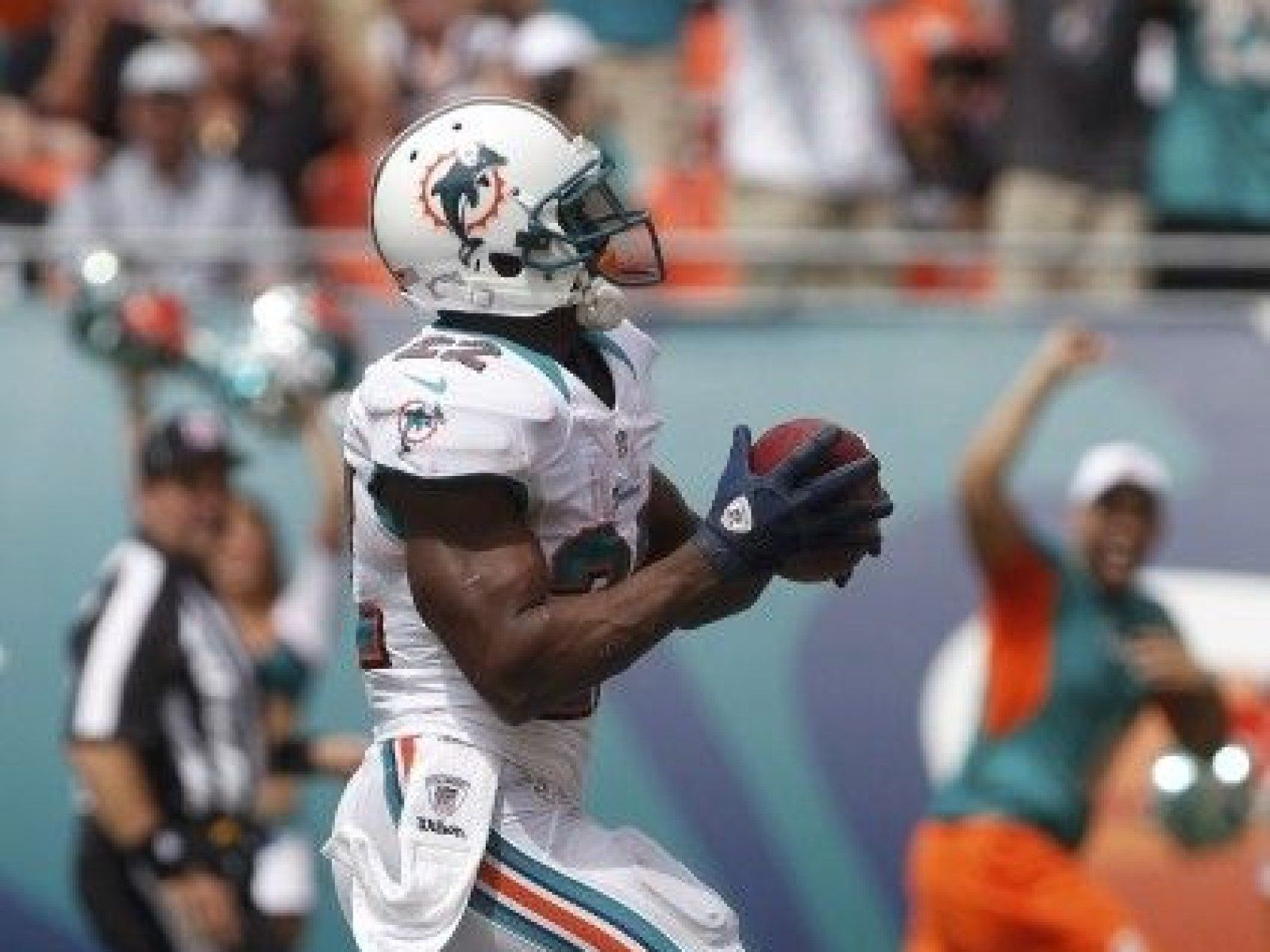 1600x1200 Miami Dolphins News: How Reggie Bush Got His Groove Back