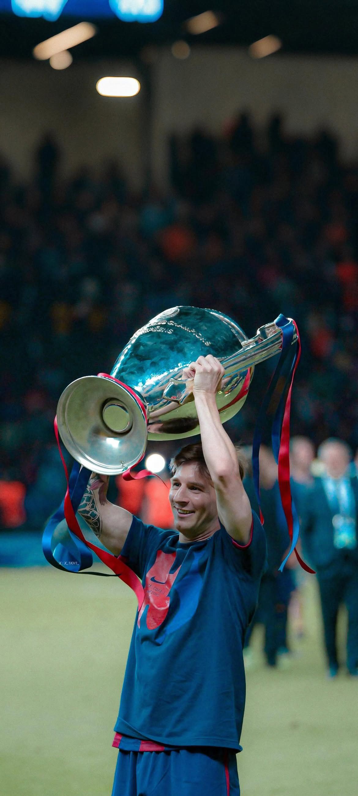 1170x2598 Lionel Messi lifts the Champions League trophy Football Wallpaper