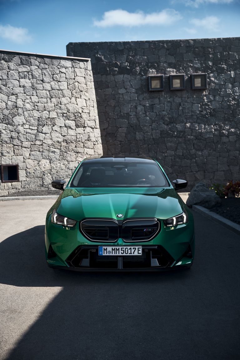 768x1152 BMW M5 ( G90 ) quality free high resolution car image, picture and photo