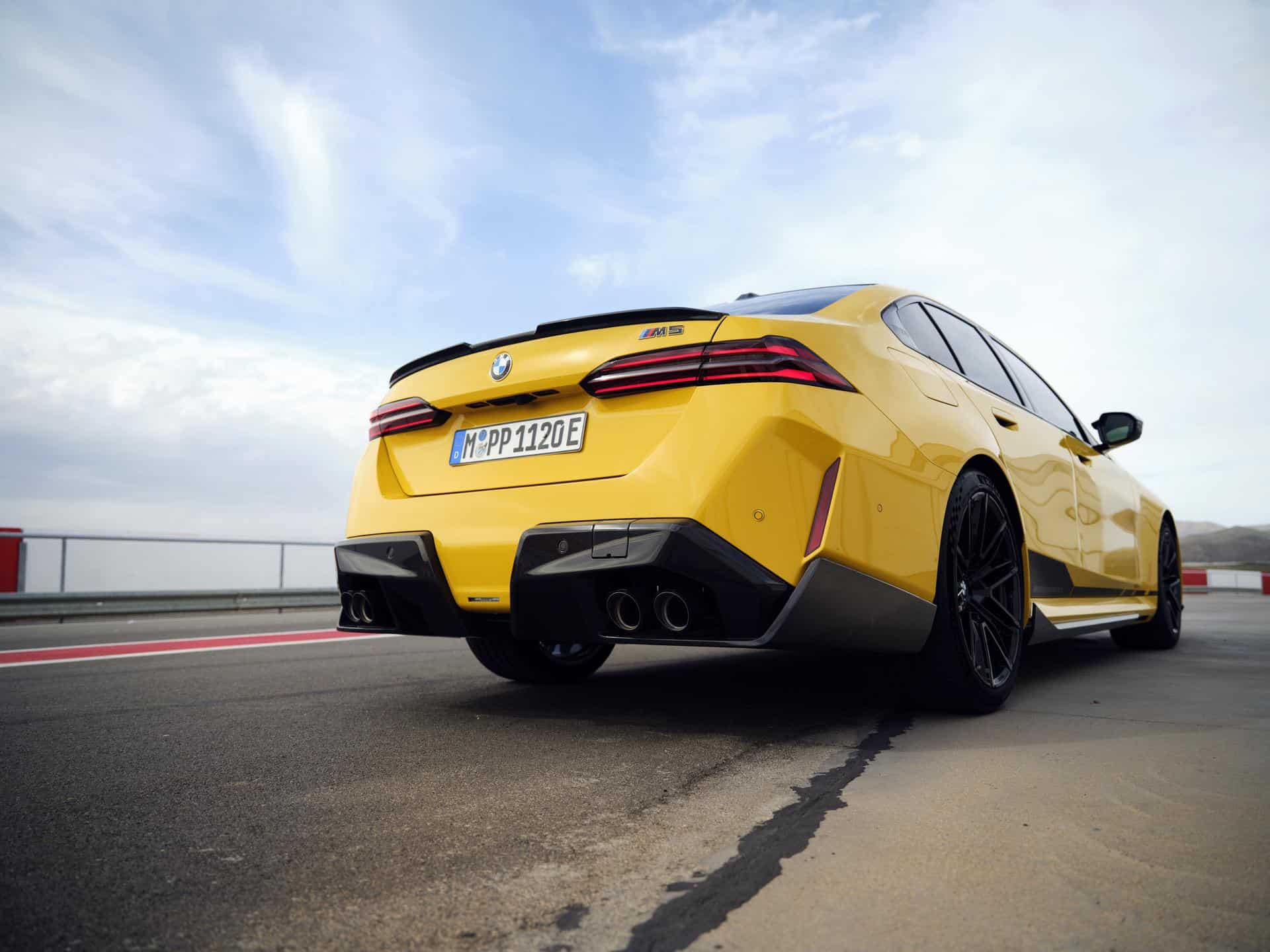 1920x1440 New M5 G90 Shows Off M Performance Parts At The BMW Welt